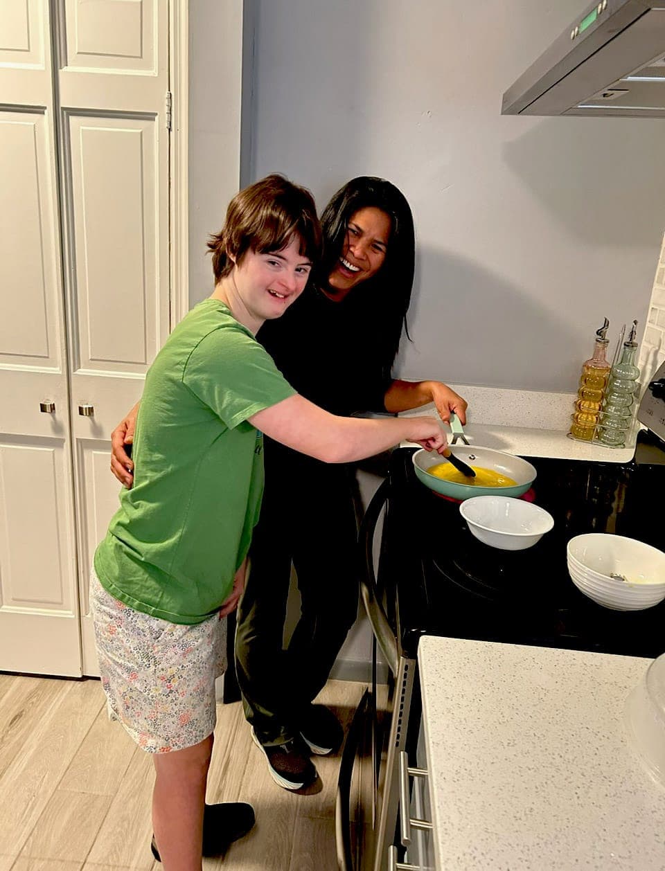 Making breakfast together in the Stardust kitchen